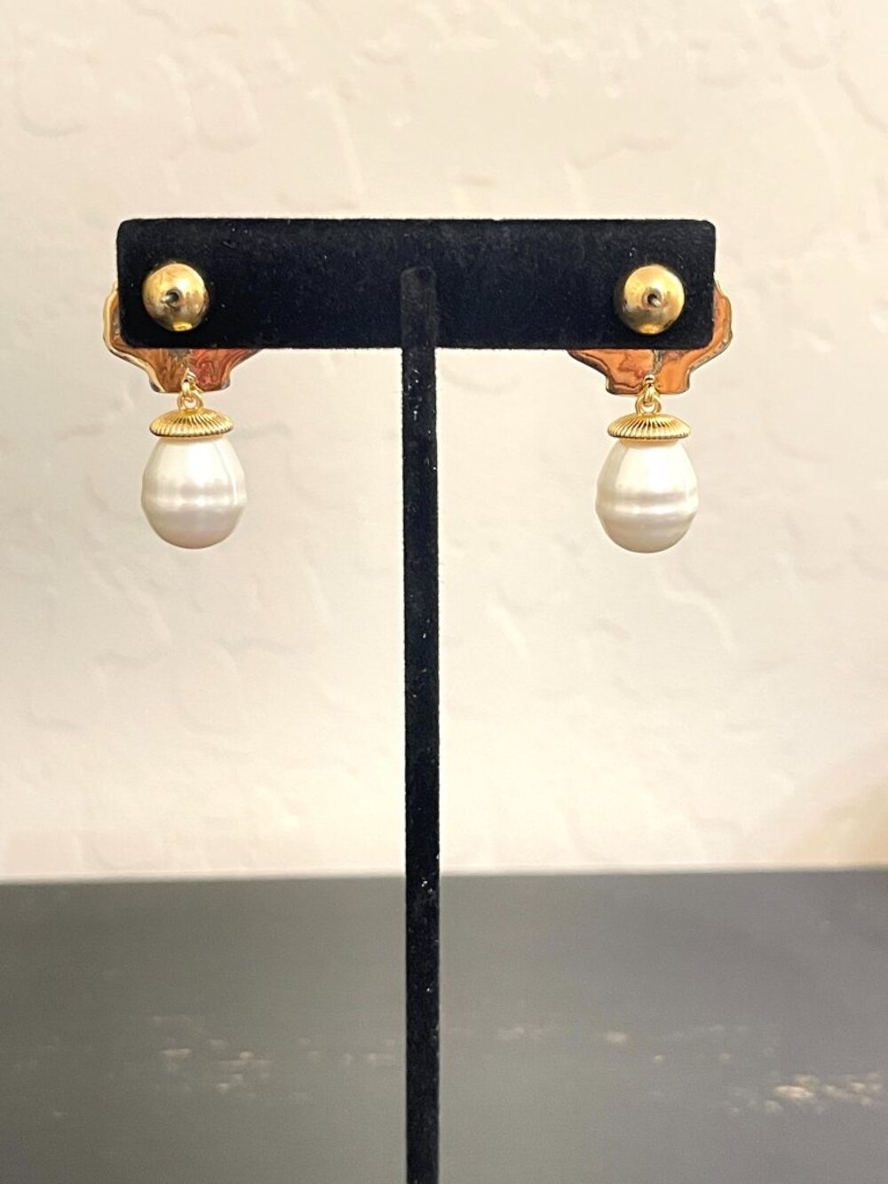 New House of Harlow 1960 Earrings Gold Shell Pearl Dangle Pierced Beach in Box - Picture 10 of 11
